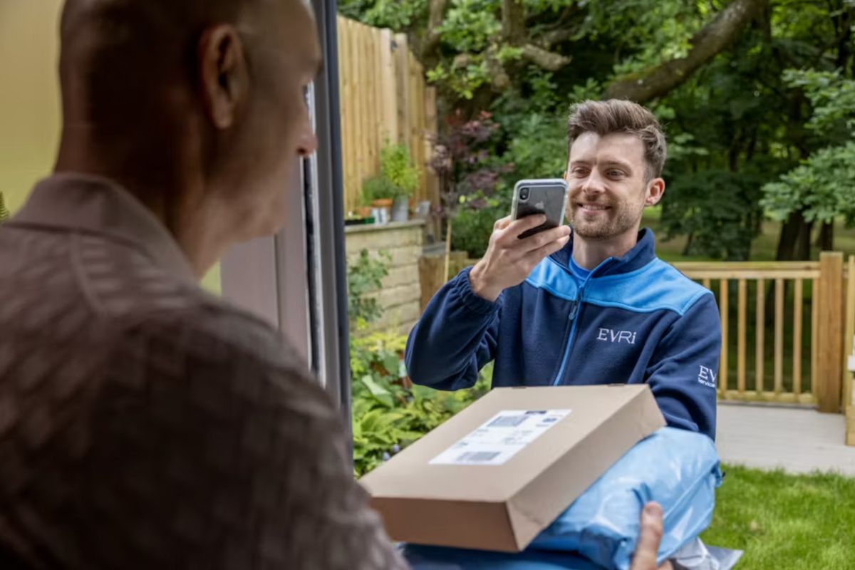 Evri to Hire 5000 New Couriers After DHL Deal – But There’s a Catch