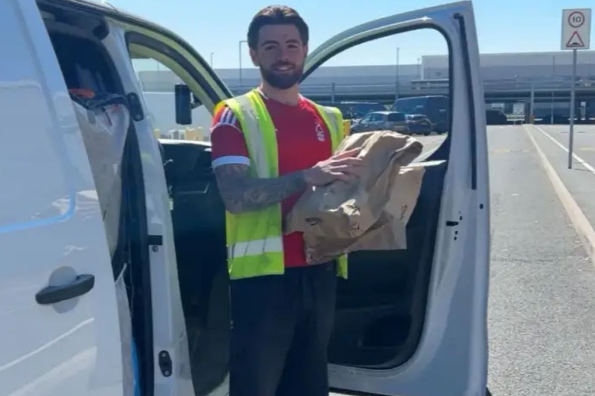 “I Dread Them” – Amazon Driver Names the Three Types of Customer He Hates Delivering To